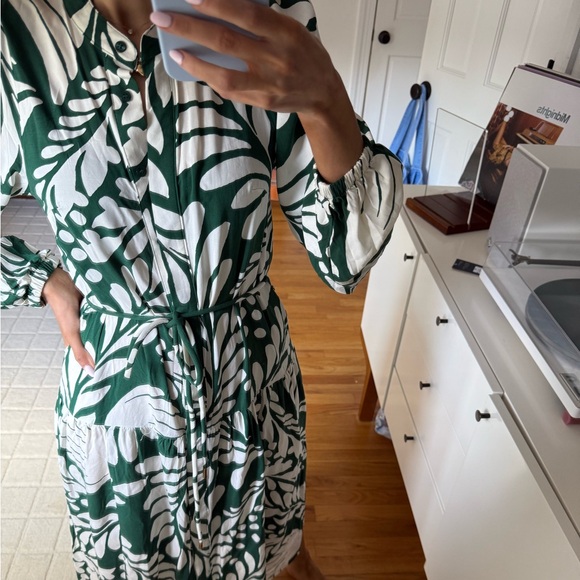 H and M Flowy Green and White Leaf Print Dress - Picture 2 of 4